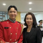 [SCin스타] 김미숙, 전역 코앞 '김연아' 고우림과 다정 투샷...
