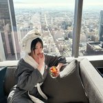 장원영, 샤워 후 럭셔리한 <b>호캉스</b>…어마어마한 시티뷰까지 ‘영앤리치’