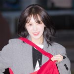 보여주고 싶은 하트 가방’ (웬디의 영스트리트 출근길) [<b>HD</b>포토]