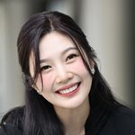 조이는 가수 <b>크러쉬</b>와 4년째 공개 연애 중이다.