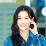 [사진]김유정,'볼 하트하며 <b>미소</b> 활짝'