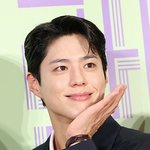 [팝업]박보검, 아이유 이어 스태프 <b>미담</b> 터졌다 “다 못쓸 정도....