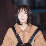 ‘가방에 손 넣고 행복완’ (웬디의 영스트리트 출근길) [<b>HD</b>포토]