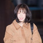 ‘주머니로 인사하는 디제이’ (웬디의 영스트리트 출근길) [<b>HD</b>포토]