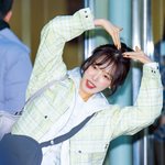 [사진]레드벨벳 웬디,'출근길 사랑의 하트