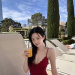 이유비, 새빨간 수영복 입고 볼륨 몸매 과시…라스베이거스 '핫걸'