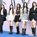 뉴진스 “연예 활동 전면 차단” VS 어도어 “압박·보복 없었다”