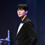 [단독] 송중기와 한솥밥 먹는다던 김선호, 마음 돌리게 한 거액의...