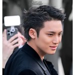 파리 패션위크 <b>쇼장</b>을 뒤집어 놓은 남돌