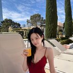 이유비, 라스베이거스에서 공개한 볼륨 몸매...‘빨간 비키니’로...