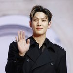 [댓글부탁해] [단독] <b>백호</b>, 13년 만에 플레디스 떠난다…아름다운...