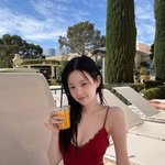 '이승기 처형' 이유비, 볼륨감 이 정도였나? 빨간 수영복 '글래머'...