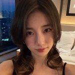 '<b>결막모반</b>' 싹 없앤 수지, 시선 안 떼어지는 '고급 미모' 완성