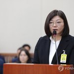 어도어 김주영 대표, 뉴진스(<b>NJZ</b>)와 법원서 재회... 굳은 표정