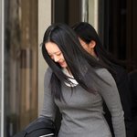 '진주귀걸이를한소녀' 책 들고 법원 찾은 뉴진스 하니