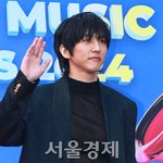 가수 이승윤 깜짝 결혼 발표…9년 만난 예비신부는 "평범한 직장인"...