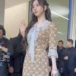 [댓글부탁해] 카리나 <b>다리</b>에 바디메이크업 <b>한</b>거임?