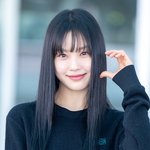 [현장포토] "화면 가득 예쁨"…고<b>민시</b>, 인형의 눈맞춤