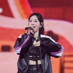 태연 “큰 사랑과 힘 주는 뱀뱀 고마워”…손하트 화답