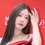 이세영, 이렇게 섹시했나? <b>밀착</b> 오프숄더로 뽐낸 ‘빨간맛’ 섹시美