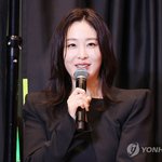 예지 솔로 기자간담회 진행 맡은 신아영