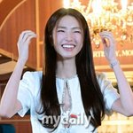 '봄이 왔어요' 한고은, 모델의 <b>포즈</b>는 다르다 '미친 각선미 자랑'