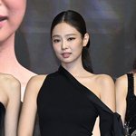 제니, 선물도 초호화…<b>정재</b>형에 100만원짜리 컵 선물