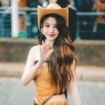 [파리패션위크] <b>카우</b>걸로 변신한 장원영