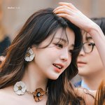 파리 패션위크에 나타난 카우걸 장원영