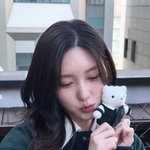 [모두드루와] 아이브 가을, 곰돌이와 ‘커플룩’…상큼한 매력 발산