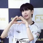 [댓글부탁해] 김수현 사진 새로운거 뜬거 봄?