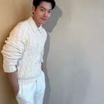 김우빈, 언제봐도 <b>또렷</b>한 이목구비…'신민아 현실 남친'의 아우라