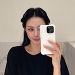 한예슬, 초근접 <b>셀카</b>로 뽐낸 미모..10세 연하 남편 또 반해