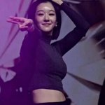 서예지, 제니 '<b>만트라</b>' 커버 무대 100만 돌파…갑론을박 '성의...