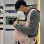 '이승기이다인' 딸, 100만 원짜리 명품 아기 띠…'맘카페' <b>들썩</b>...