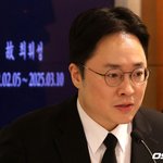 [사진]상주 인사말 하는 故 휘성의 동생 최혁성 씨