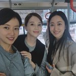 <b>박수진</b>은 하와이에 있으니까…황정음·아유미, 버스타고 데이트