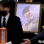 고(故) 휘성 <b>발인</b> '무대 위 반짝이던 미소'[포토]