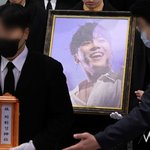 마지막은 외롭지 않게...故휘성, 동료-팬들 눈물의 인사 속 '영면'