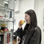 고윤정, 햄버거가 얼굴만 <b>하네</b>…여친 짤 대방출