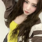 ‘솔직함’으로 논란 뚫는 한소희, 미모는 더 농익다![<b>SNS</b>]