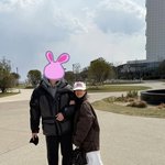 손예진, 현빈 팔짱 끼고 활짝…표정만 봐도 행복해 [<b>N샷</b>]
