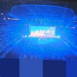 지금 디즈니에서 방탄 콘서트 보는데