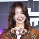 8년만 이혼 간접 심경? “응원해요” 댓글 <b>폭주</b>에 ‘좋아요’ 화답