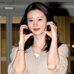 [패션] 이주빈, <b>블루종</b>+데님 팬츠로 완성한 공항패션