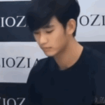 김수현 이거 나만 이상하게<b>보여</b>?