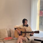 아이즈원 출신 김민주, 내추럴한 매력 담은 <b>SNS</b> 사진 공개