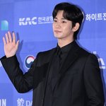 ‘넉오프’ 김수현 리스크에 결국 백기 “검토 끝 공개 <b>보류</b>” 무기한...