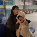 아이유, 어린 금명이 껴안고 머리에 손 얹는 다정한 투샷 "행복했고...