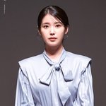 아이유는 왜 턱이 길어<b>진</b>거임?